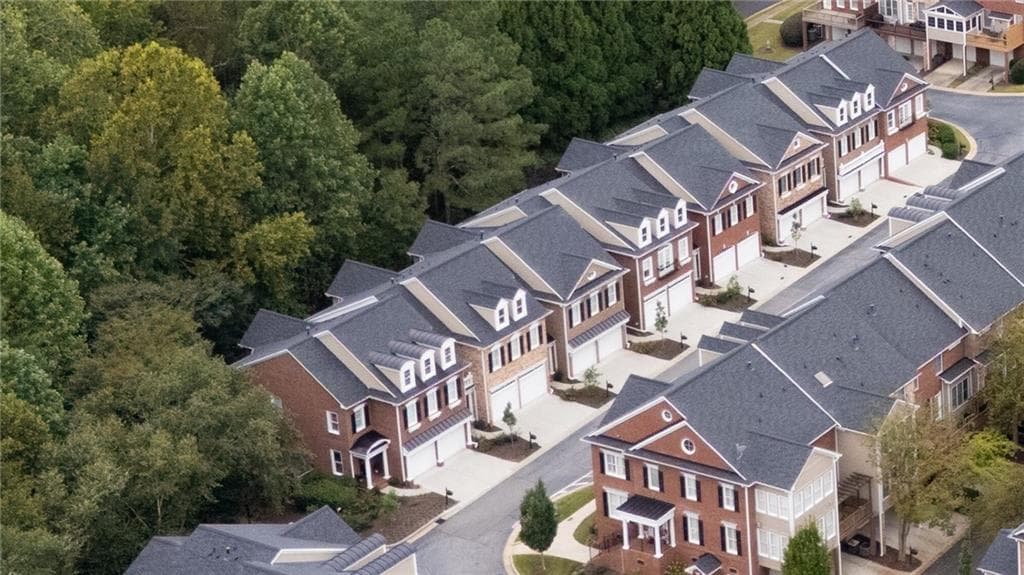 3 bedroom, 4 bathroom, 3,395 sq ft townhouse for sale at 2565 Milford Lane, Alpharetta, GA 30009 — photo 3