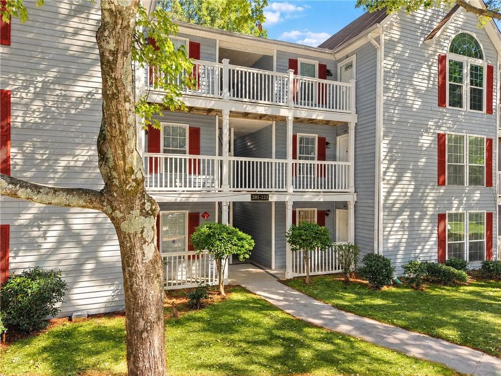 2 bedroom, 2 bathroom, 1,132 sq ft condominium for sale at 211 Cobblestone Trail, Avondale Estates, GA 30002 — photo 2