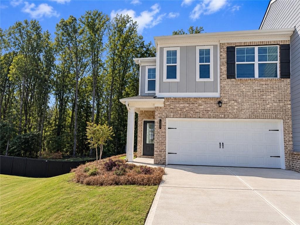 3 bedroom, 3 bathroom, 1,805 sq ft townhouse for sale at 6424 Towhee Way, Morrow, GA 30260