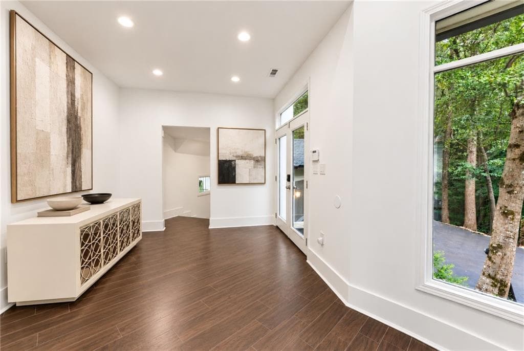 5 bedroom, 5 bathroom, 3,888 sq ft single family residence for rent at 6550 Powers Ferry Road, Sandy Springs, GA 30339 for $10,500 a month — photo 2