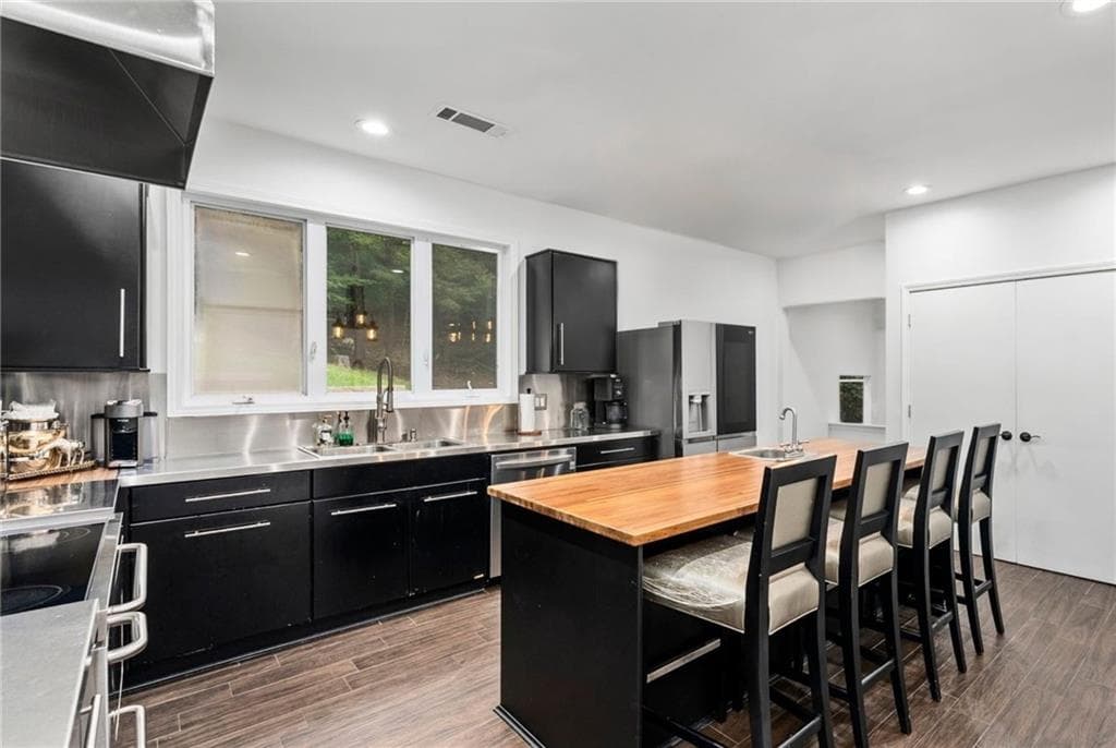 5 bedroom, 5 bathroom, 3,888 sq ft single family residence for rent at 6550 Powers Ferry Road, Sandy Springs, GA 30339 for $10,500 a month — photo 8