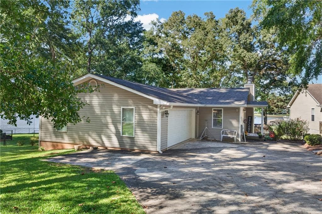 3 bedroom, 3 bathroom, 1,944 sq ft single family residence for sale at 174 Honeysuckle Road, Milledgeville, GA 31061