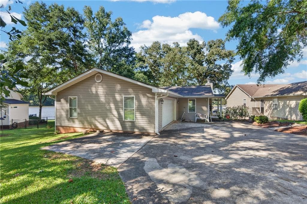 3 bedroom, 3 bathroom, 1,944 sq ft single family residence for sale at 174 Honeysuckle Road, Milledgeville, GA 31061 — photo 3