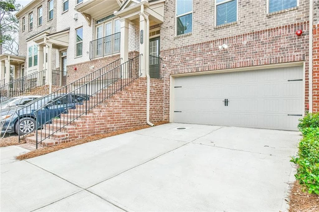 4 bedroom, 4 bathroom, 1,872 sq ft townhouse for rent at 381 Provenance Drive, Sandy Springs, GA 30328 for $3,650 a month — photo 2