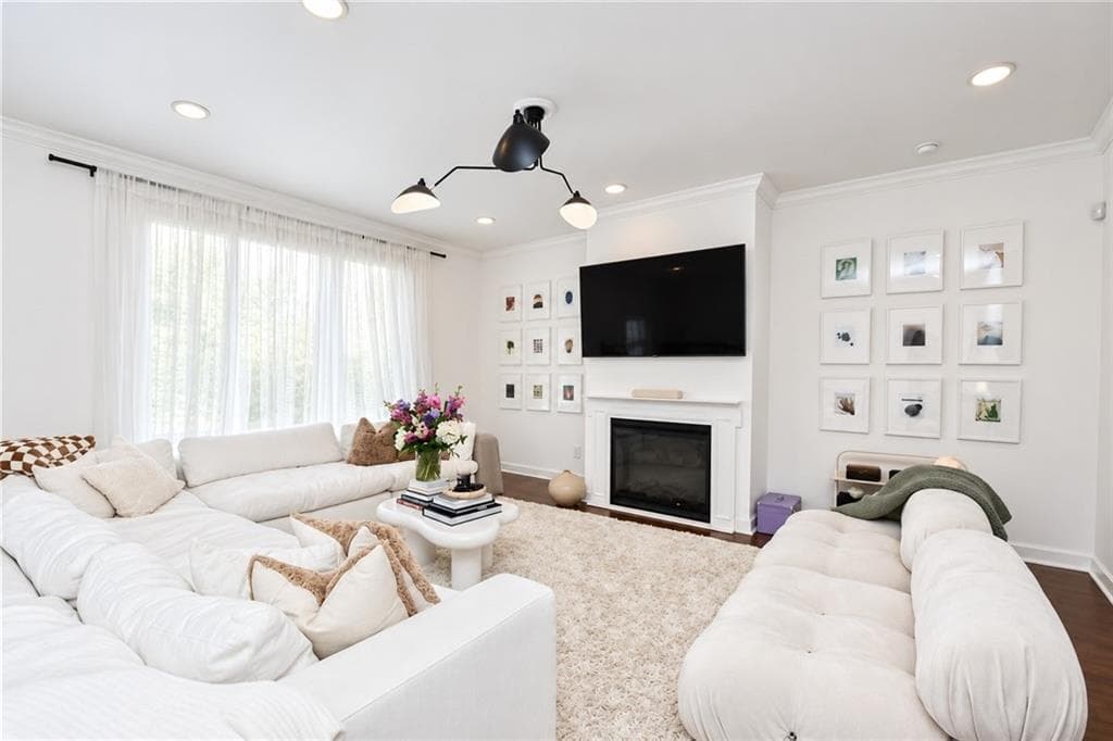 3 bedroom, 4 bathroom, 2,500 sq ft townhouse for sale at 120 Wren Drive, Roswell, GA 30076 — photo 4