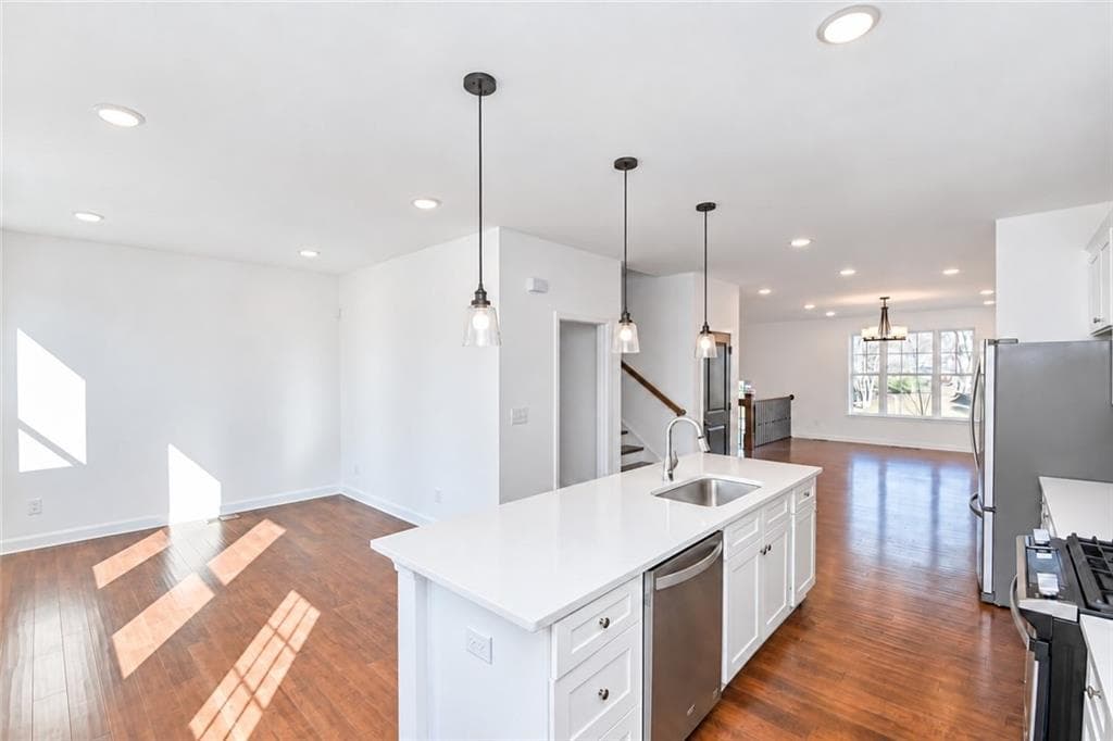 3 bedroom, 4 bathroom, 2,500 sq ft townhouse for sale at 120 Wren Drive, Roswell, GA 30076 — photo 5