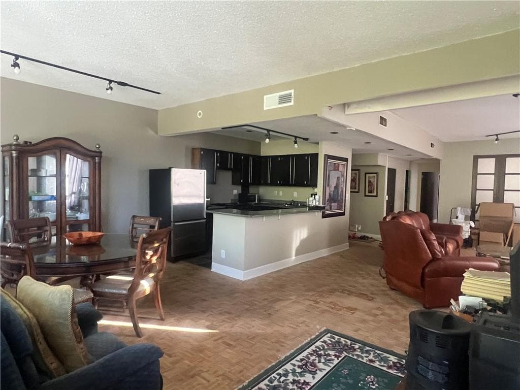 2 bedroom, 2 bathroom, 1,523 sq ft condominium for sale at 3060 Pharr Court North 515, Atlanta, GA 30305 — photo 5