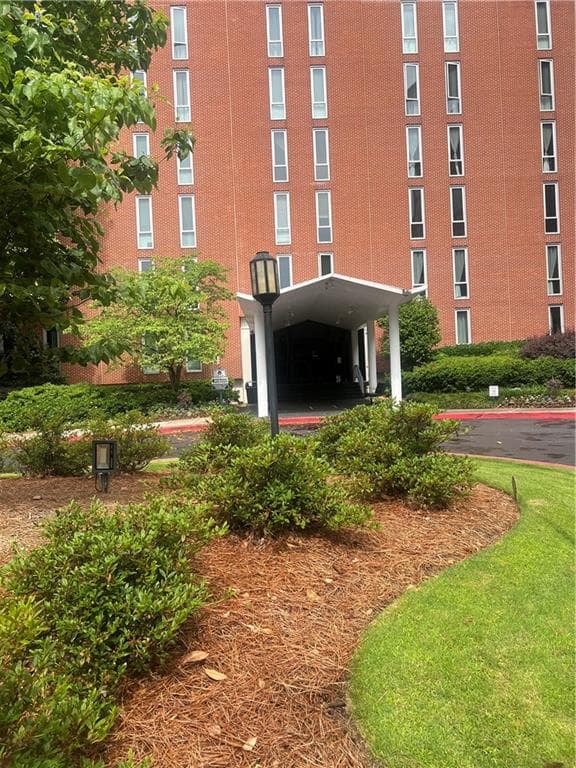 2 bedroom, 2 bathroom, 1,523 sq ft condominium for sale at 3060 Pharr Court North 515, Atlanta, GA 30305 — photo 1 of 13