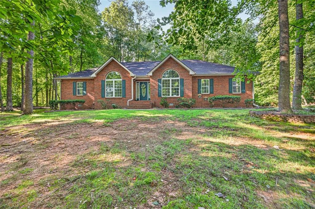 3 bedroom, 2 bathroom, 2,616 sq ft single family residence for sale at 20 Tabor Forest Drive, Oxford, GA 30054 — photo 1 of 56