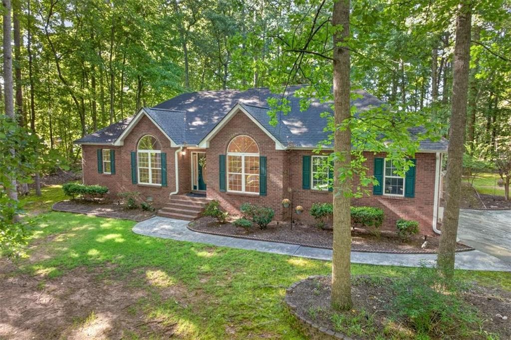 3 bedroom, 2 bathroom, 2,616 sq ft single family residence for sale at 20 Tabor Forest Drive, Oxford, GA 30054 — photo 5