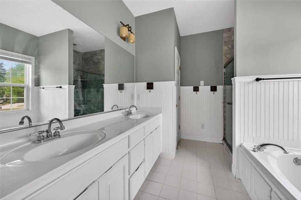 4 bedroom, 3 bathroom, 2,276 sq ft single family residence for rent at 3057 Biltmore Woods Drive, Buford, GA 30519 for $2,950 a month — photo 9