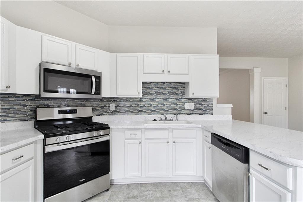2 bedroom, 3 bathroom, 1,399 sq ft townhouse for sale at 409 Timber Gate Drive, Lawrenceville, GA 30045 — photo 2