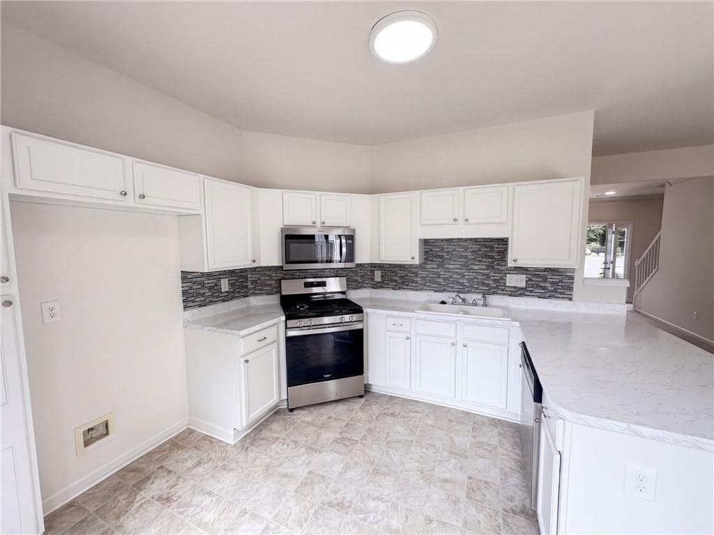 2 bedroom, 3 bathroom, 1,399 sq ft townhouse for sale at 409 Timber Gate Drive, Lawrenceville, GA 30045 — photo 6