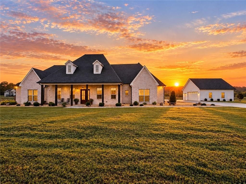 5 bedroom, 5 bathroom, 3,931 sq ft single family residence for sale at 29 Ravenfield Road, Taylorsville, GA 30178