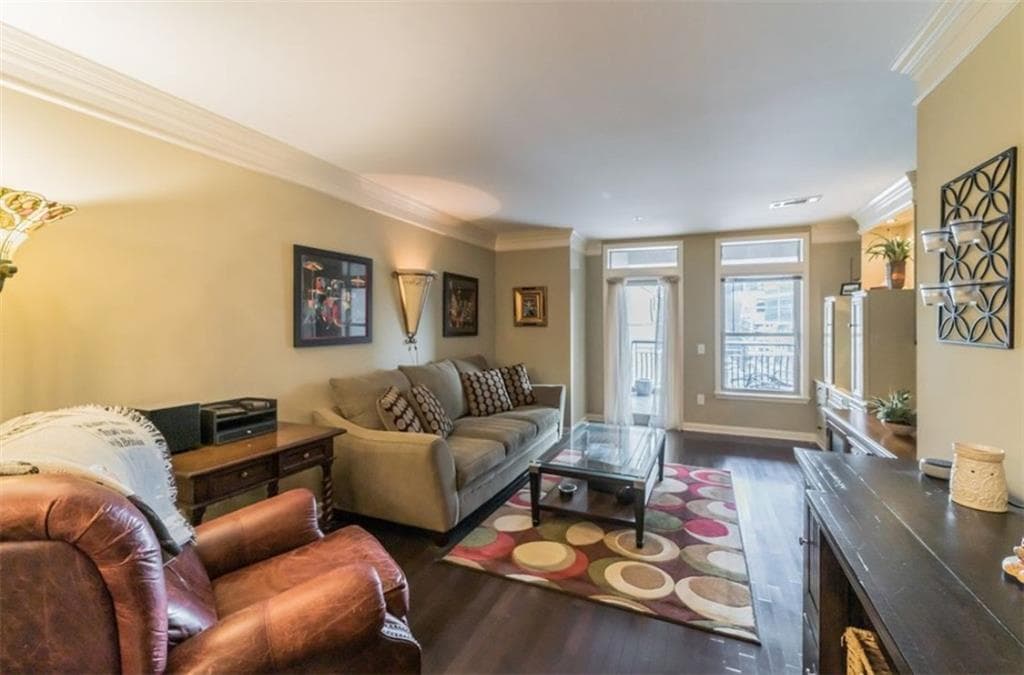 1 bedroom, 1 bathroom, 998 sq ft condominium for rent at 3334 Peachtree Road 313, Atlanta, GA 30326 for $1,950 a month — photo 5