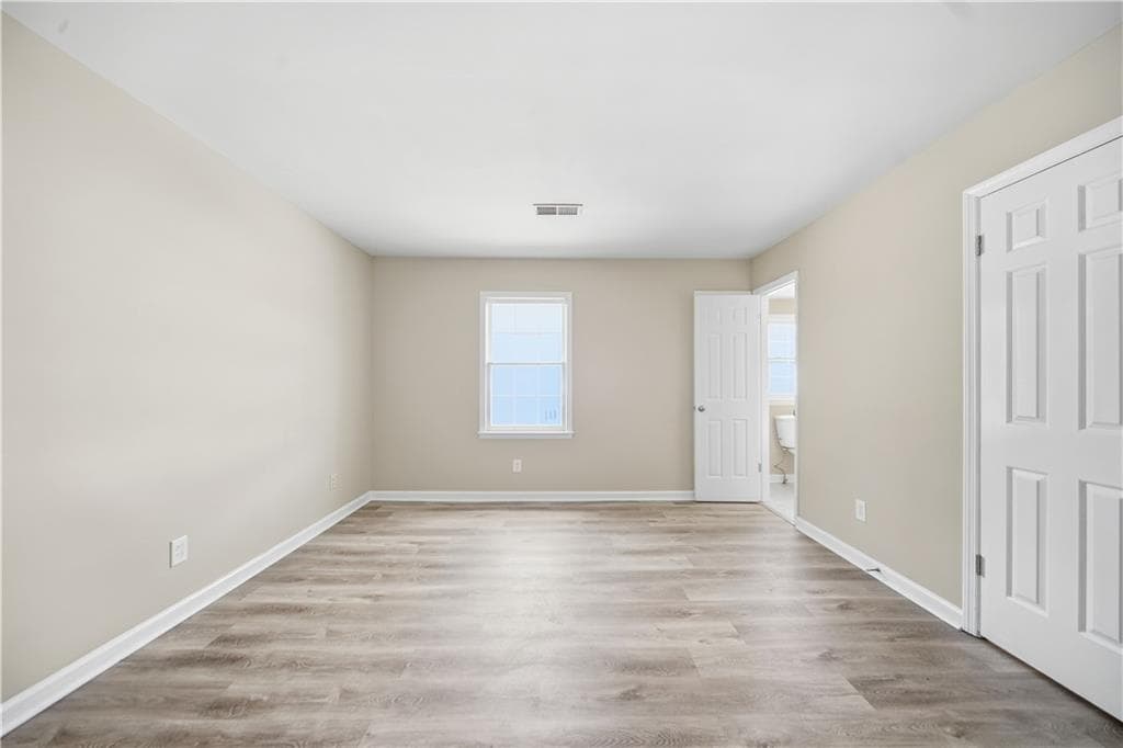 1 bedroom, 2 bathroom, 1,240 sq ft townhouse for sale at 992 Old Holcomb Bridge Road, Roswell, GA 30076 — photo 4