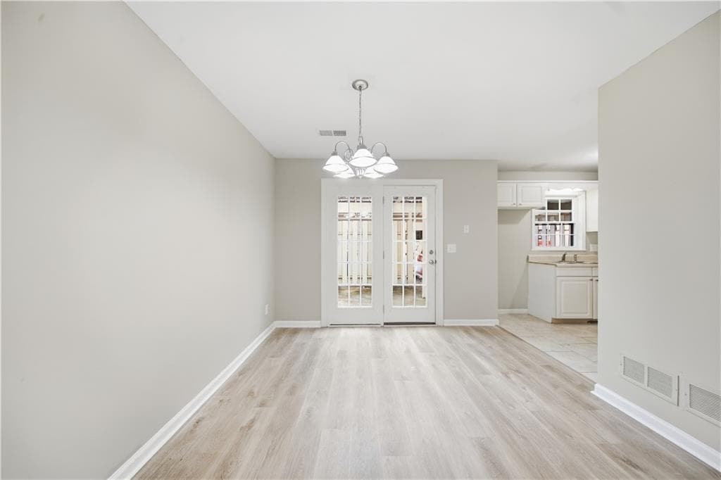 1 bedroom, 2 bathroom, 1,240 sq ft townhouse for sale at 992 Old Holcomb Bridge Road, Roswell, GA 30076 — photo 7