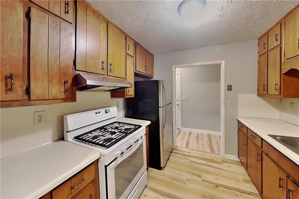 3 bedroom, 2 bathroom, 1,274 sq ft triplex for rent at 2112 Fairway Court Apt C, Conyers, GA 30013 for $1,445 a month — photo 6