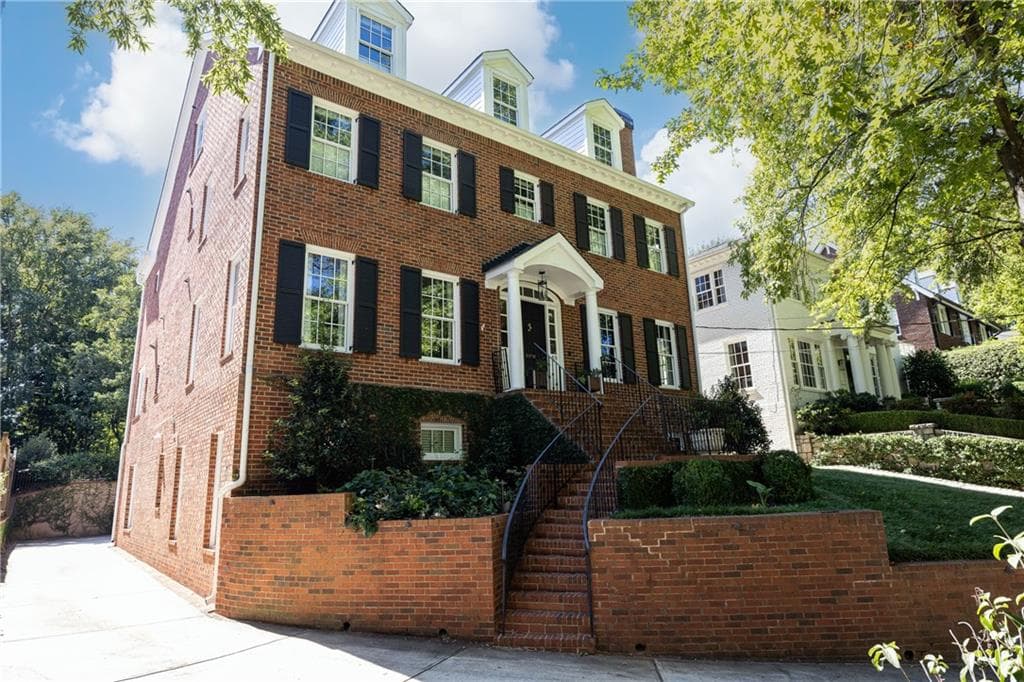 6 bedroom, 6 bathroom, 5,500 sq ft single family residence under contract at 49 Huntington Road, Atlanta, GA 30309 — photo 2