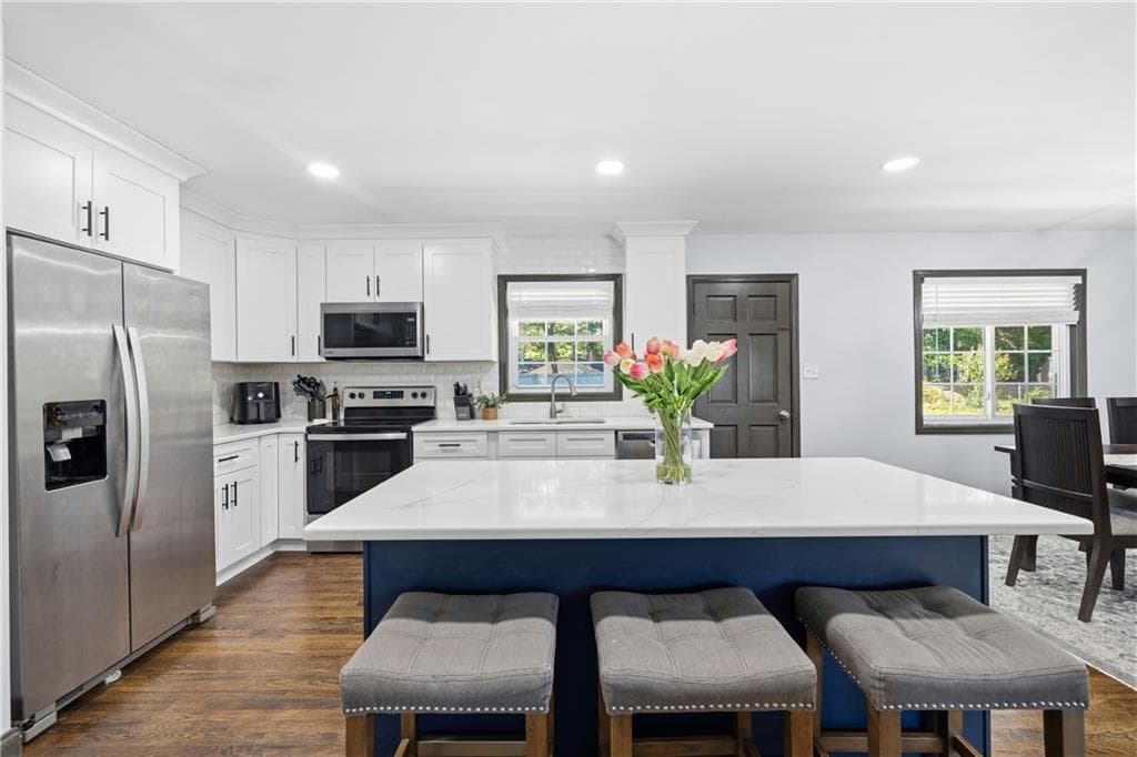 4 bedroom, 2 bathroom, 1,768 sq ft single family residence for sale at 524 Sybil Lane, Marietta, GA 30067 — photo 2
