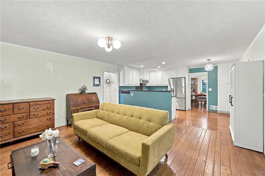 4 bedroom, 3 bathroom, 2,527 sq ft single family residence for sale at 1060 Cumberland Valley Road, Gainesville, GA 30501 — photo 8