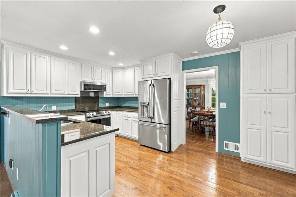 4 bedroom, 3 bathroom, 2,527 sq ft single family residence for sale at 1060 Cumberland Valley Road, Gainesville, GA 30501 — photo 9