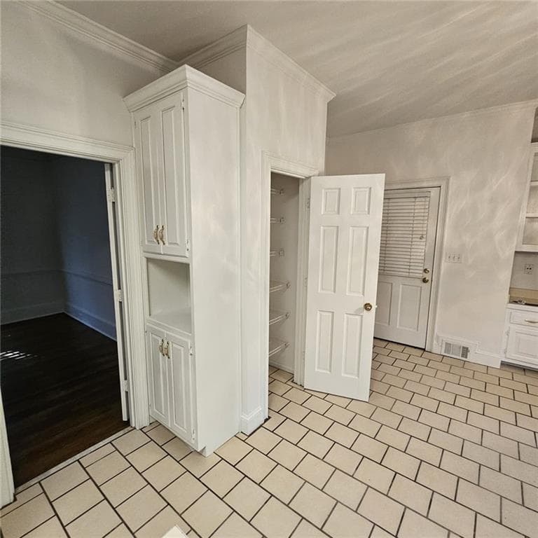 4 bedroom, 6 bathroom, 2,906 sq ft single family residence for rent at 8635 Lake Glen Court, Johns Creek, GA 30022 for $3,500 a month — photo 4