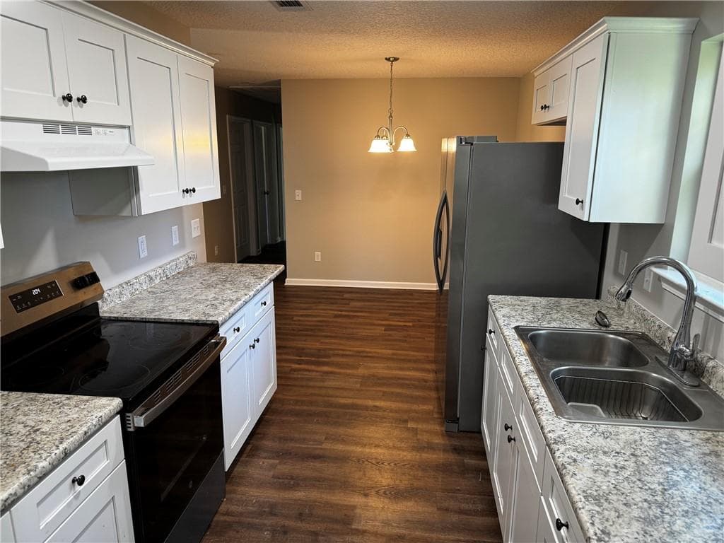 3 bedroom, 2 bathroom, 1,200 sq ft single family residence for sale at 994 Smith Avenue, Douglas, GA 31533 — photo 2