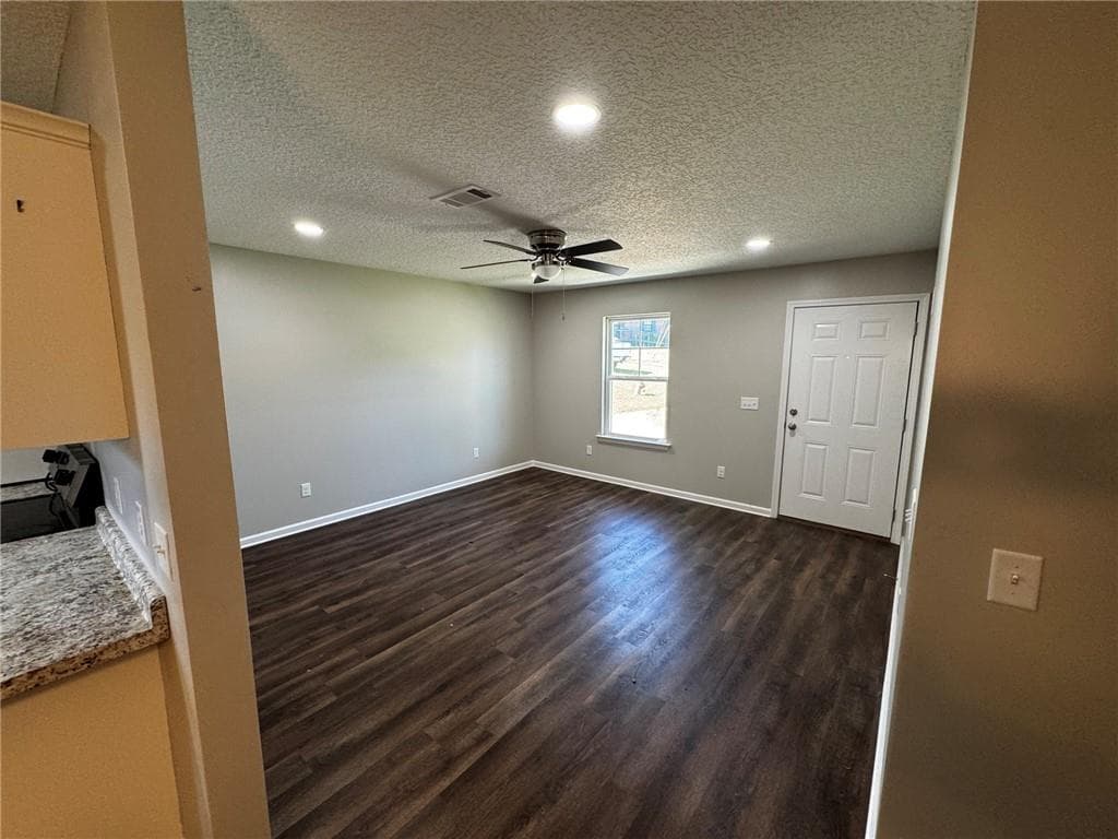 3 bedroom, 2 bathroom, 1,200 sq ft single family residence for sale at 994 Smith Avenue, Douglas, GA 31533 — photo 4
