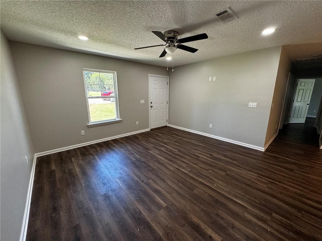 3 bedroom, 2 bathroom, 1,200 sq ft single family residence for sale at 994 Smith Avenue, Douglas, GA 31533 — photo 7