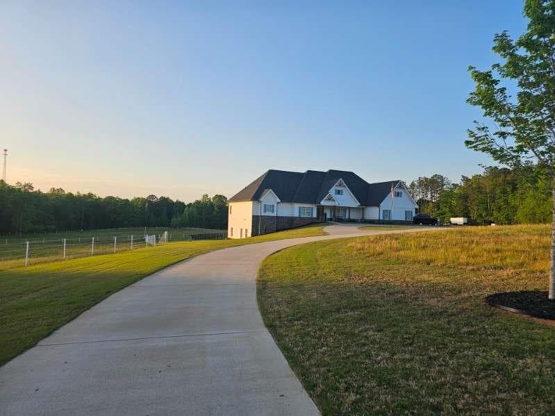 5 bedroom, 6 bathroom, 7,100 sq ft single family residence for sale at 433 Clover Drive, Social Circle, GA 30025 — photo 3