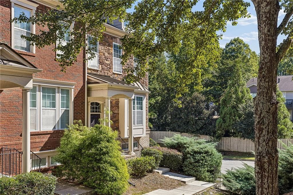 3 bedroom, 4 bathroom, 1,834 sq ft townhouse for sale at 2355 Millhaven Street, Smyrna, GA 30080 — photo 2