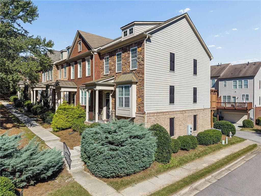 3 bedroom, 4 bathroom, 1,834 sq ft townhouse for sale at 2355 Millhaven Street, Smyrna, GA 30080 — photo 3