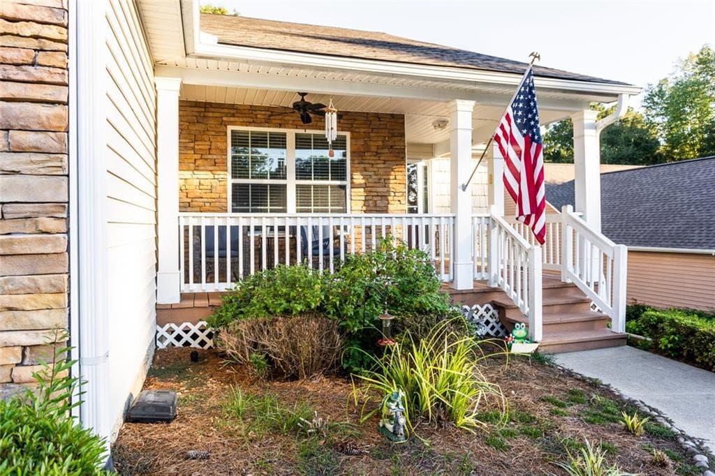 3 bedroom, 2 bathroom, 3,680 sq ft single family residence for sale at 921 Stone Creek Court, Monroe, GA 30655 — photo 2