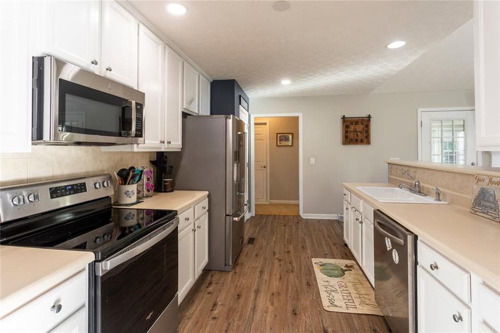 3 bedroom, 2 bathroom, 3,680 sq ft single family residence for sale at 921 Stone Creek Court, Monroe, GA 30655 — photo 8