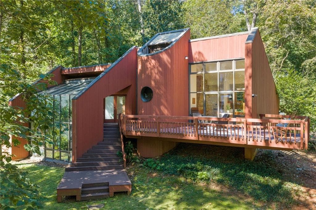 3 bedroom, 3 bathroom, 2,196 sq ft single family residence for sale at 253 Lakeshore Drive, Berkeley Lake, GA 30096 — photo 2