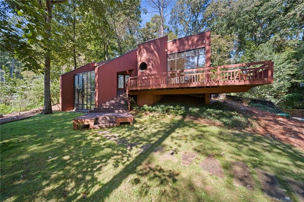 3 bedroom, 3 bathroom, 2,196 sq ft single family residence for sale at 253 Lakeshore Drive, Berkeley Lake, GA 30096 — photo 4