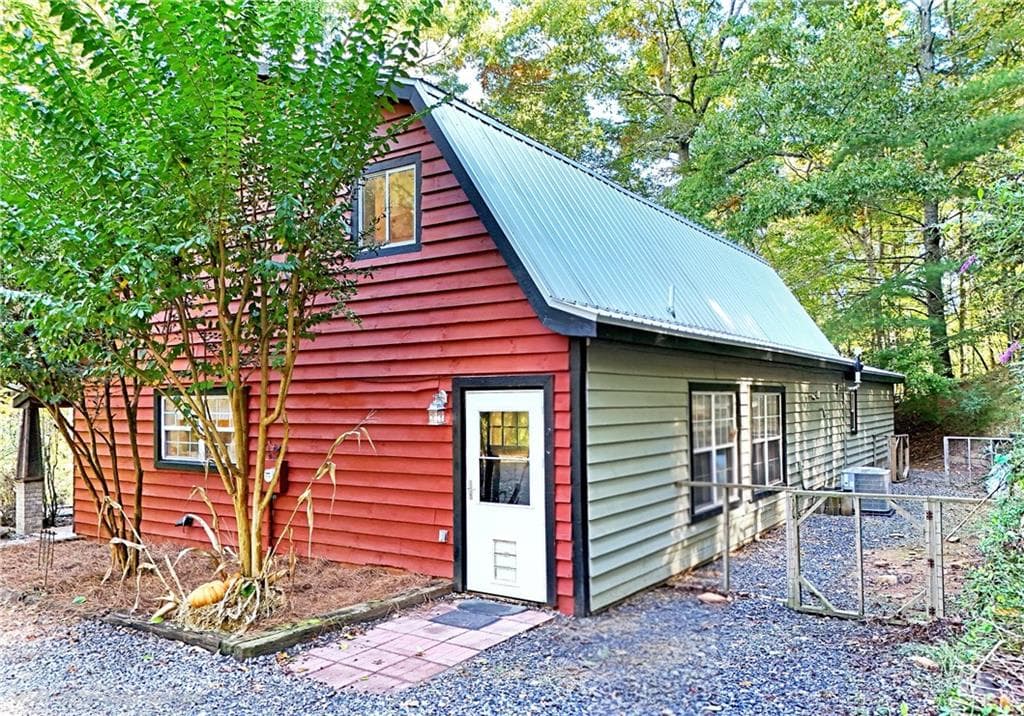 3 bedroom, 2 bathroom, 2,768 sq ft single family residence for sale at 339 Crumby Creek Terrace, Blairsville, GA 30512 — photo 2