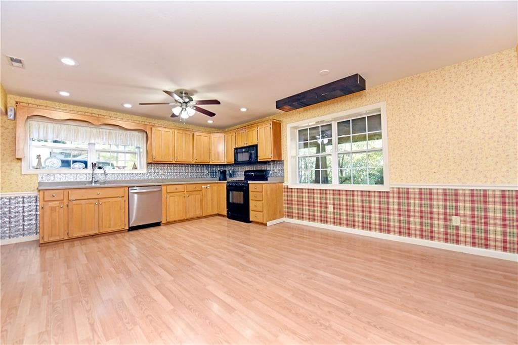 3 bedroom, 2 bathroom, 2,768 sq ft single family residence for sale at 339 Crumby Creek Terrace, Blairsville, GA 30512 — photo 10
