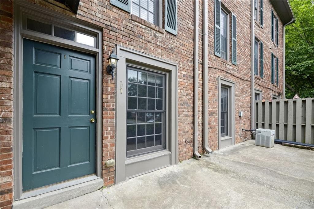 1 bedroom, 1 bathroom, 800 sq ft condominium for rent at 3091 Colonial Way B1, Atlanta, GA 30341 for $1,300 a month — photo 1 of 10