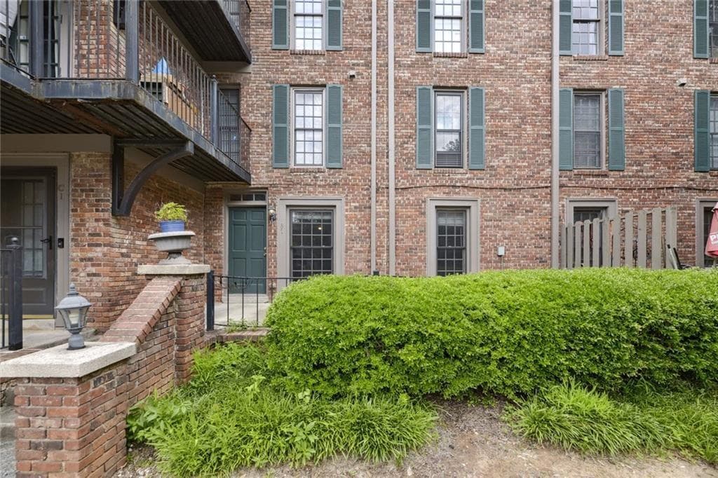 1 bedroom, 1 bathroom, 800 sq ft condominium for rent at 3091 Colonial Way B1, Atlanta, GA 30341 for $1,300 a month — photo 2