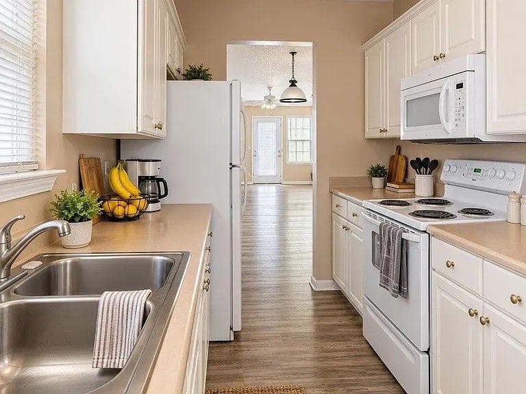 2 bedroom, 2 bathroom, 1,209 sq ft townhouse for sale at 1775 Summerwoods Lane, Griffin, GA 30224 — photo 3