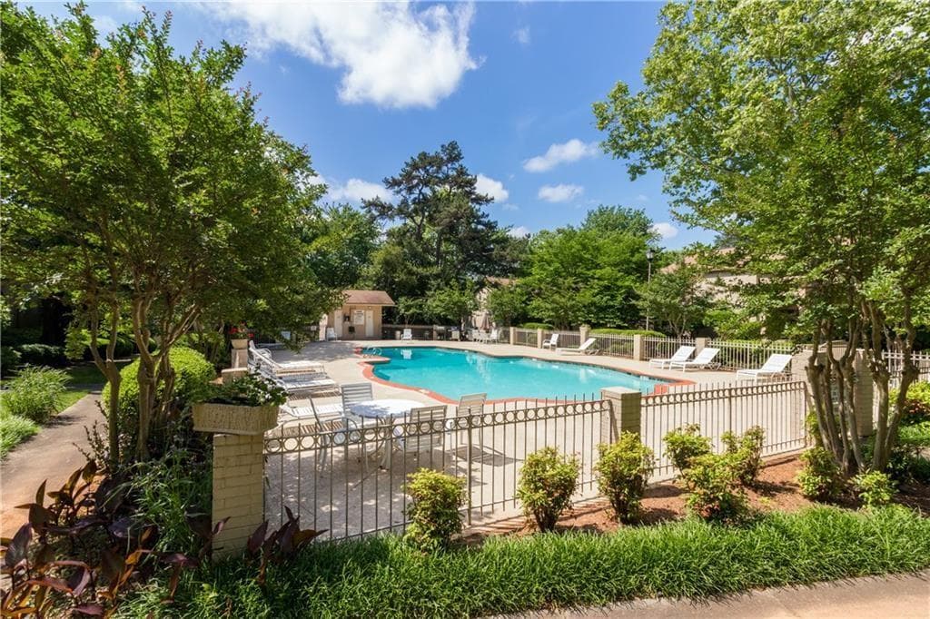 2 bedroom, 2 bathroom, 1,205 sq ft condominium for sale at 3226 Henderson Mill Road 1, Atlanta, GA 30341 — photo 3