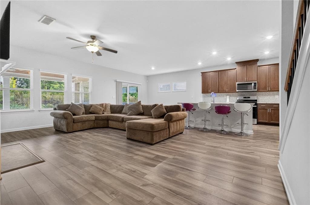 5 bedroom, 3 bathroom, 3,007 sq ft single family residence for sale at 5911 Green Ash Court, Braselton, GA 30517 — photo 4