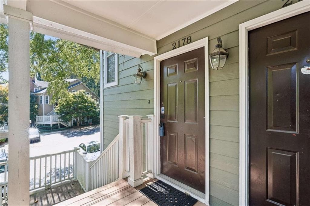 1 bedroom, 1 bathroom, 785 sq ft condominium for sale at 2178 River Heights Court, Marietta, GA 30067 — photo 2