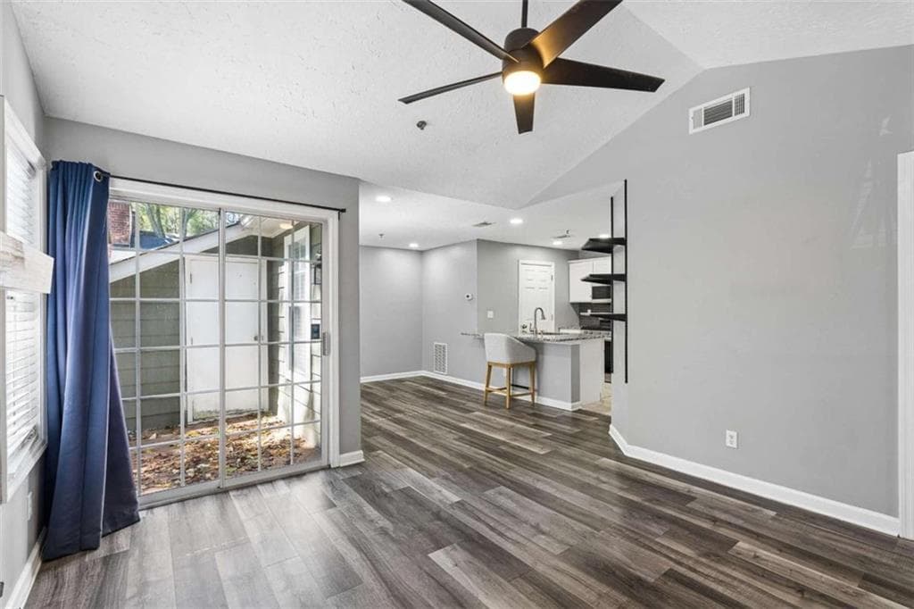 1 bedroom, 1 bathroom, 785 sq ft condominium for sale at 2178 River Heights Court, Marietta, GA 30067 — photo 8