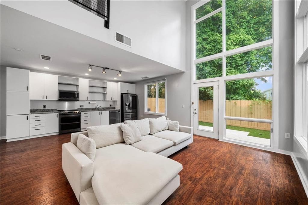 2 bedroom, 2 bathroom, 1,400 sq ft townhouse for rent at 1344 Rietveld Row, Atlanta, GA 30318 for $3,200 a month — photo 3