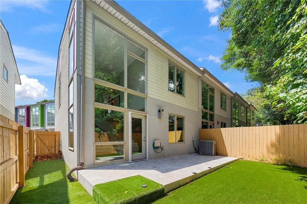2 bedroom, 2 bathroom, 1,400 sq ft townhouse for rent at 1344 Rietveld Row, Atlanta, GA 30318 for $3,200 a month — photo 4