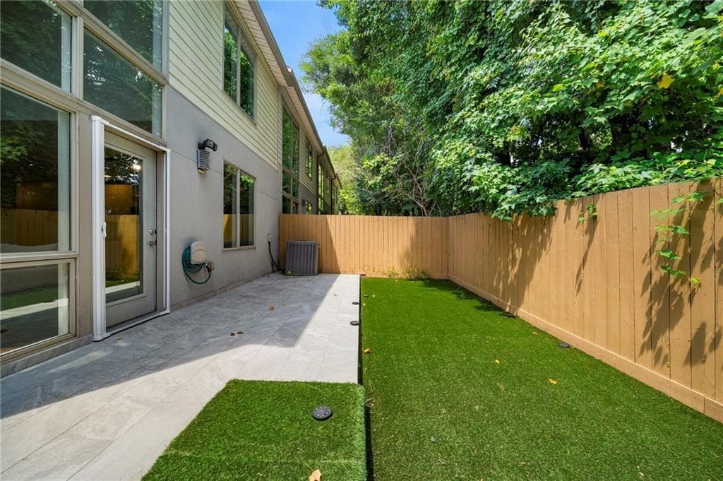 2 bedroom, 2 bathroom, 1,400 sq ft townhouse for rent at 1344 Rietveld Row, Atlanta, GA 30318 for $3,200 a month — photo 6