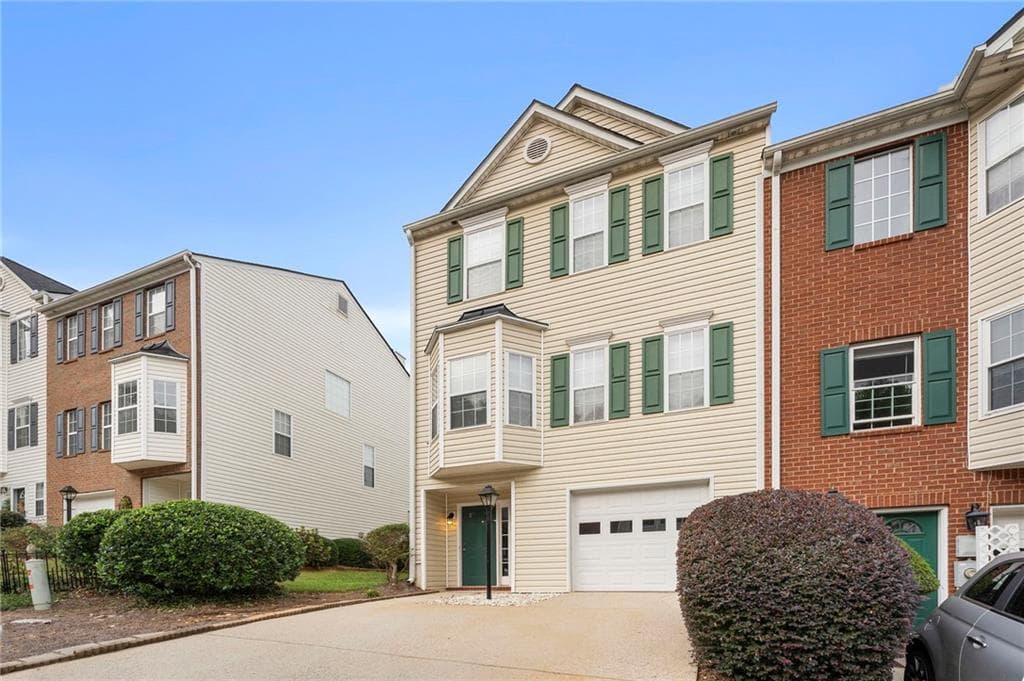 3 bedroom, 4 bathroom, 1,886 sq ft townhouse for sale at 1315 Pilgrim Lake Drive, Cumming, GA 30040 — photo 3